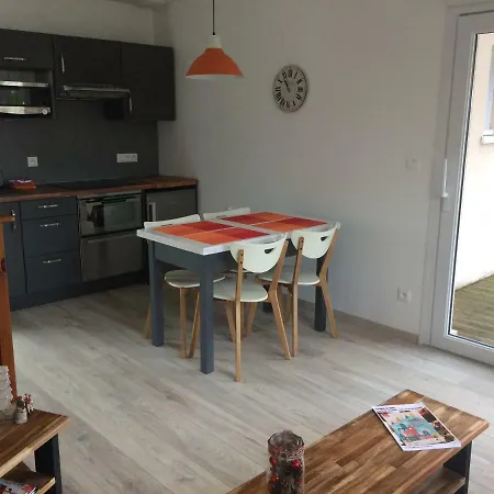 Au Jardin Apartment *